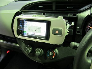 新しくなったヴィッツ ナビ取付