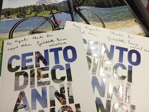 カタログに直筆サイン