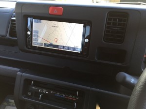 軽トラにワイドナビ