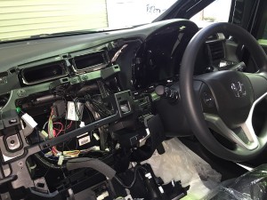 フィットハイブリッドにナビ