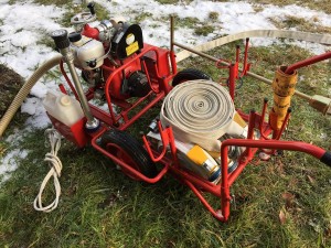 軽可搬ポンプを使っての訓練! 消防訓練・女性消防隊を指導