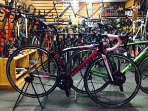 当店にもブルーのXXSを展示しております❣️