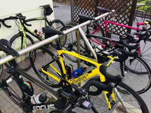 注目はド派手な黄色いバイクのウィリエール‼️