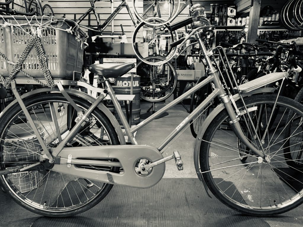 年代物の運搬自転車実用車をメンテナンスでした。 キヨシ商会