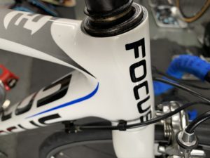 フォーカスのカーボンロードバイクです❗️