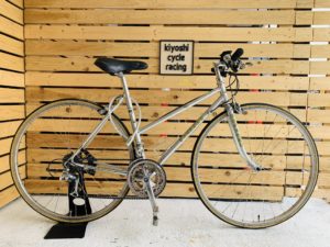 おばあちゃんから借りたクロスバイクで歴史を感じました?