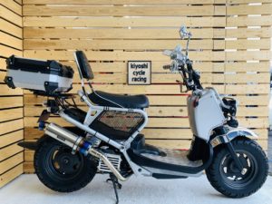 シンプルに纏まったこのバイクでキャンプにも行かれるそうです?