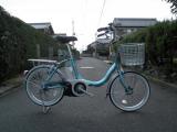 ミニタイプの電動自転車です。足つきも良く、身長の低い方でも安心です。秋のお出かけに・・・