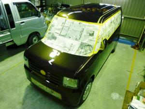 マスキングされたコンテです。当店のボディコーティングは手間隙かけて作業にあたります。決して安いとは言いませんが、他店より時間と労力を費やして作業に勤しんでいます。見に来て下さい！！