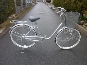 シルバーの26インチ自転車!