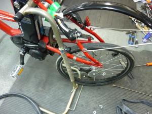 電動シスト自転車　リヤタイヤ修理