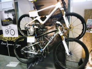 ＺＡＳＫＡＲ(ザスカー) １００ ＨＡＮＳ ＲＥＹ/ＣＡＲＢＯＮ １００ ９Ｒ ＴＥＡＭ ＦＲＡＭＥ