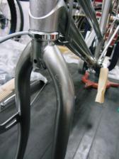 フロントフォークにキズ！