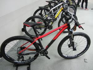 ＦＯＣＵＳ　ＲＡＶＥＮ　２７Ｒ　