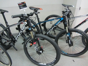 ＦＯＣＵＳのマウンテンバイクは２７.５インチです