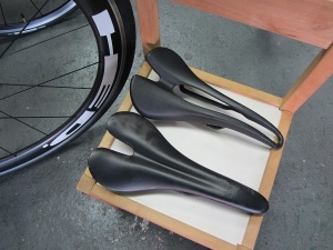 カーボンサドル