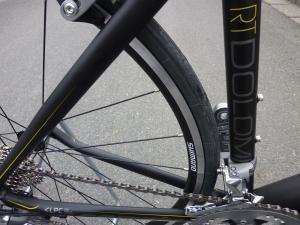 ダウンチューブは派手ですが・・・