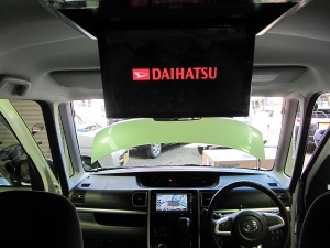 後席モニターもアルパイン製