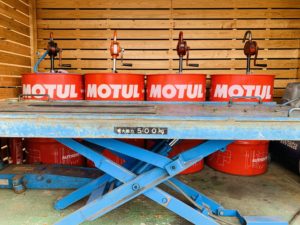 コンプレッサーも年代物です。