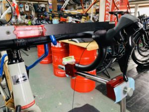 アルミロードバイクでも手は抜きません❗️