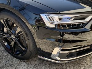 タイヤホイールの脱着。