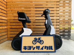 発進時のアクセル操作にコツが必要です。