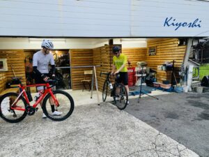 5時スタート出走前の店舗